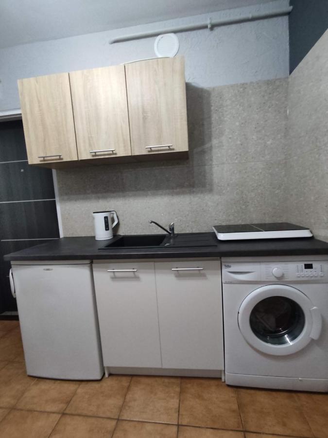 3030 Jana Spychalskiego 32 - Tanie Pokoje W Apartamencie - Samodzielne Zameldowanie - Self Check In Poznań Exteriör bild