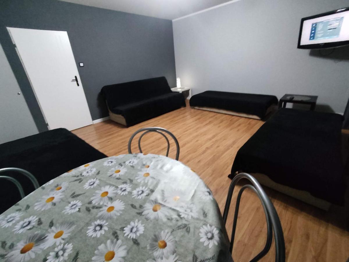 3030 Jana Spychalskiego 32 - Tanie Pokoje W Apartamencie - Samodzielne Zameldowanie - Self Check In Poznań Exteriör bild