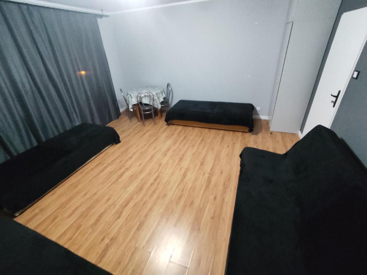 3030 Jana Spychalskiego 32 - Tanie Pokoje W Apartamencie - Samodzielne Zameldowanie - Self Check In Poznań Exteriör bild