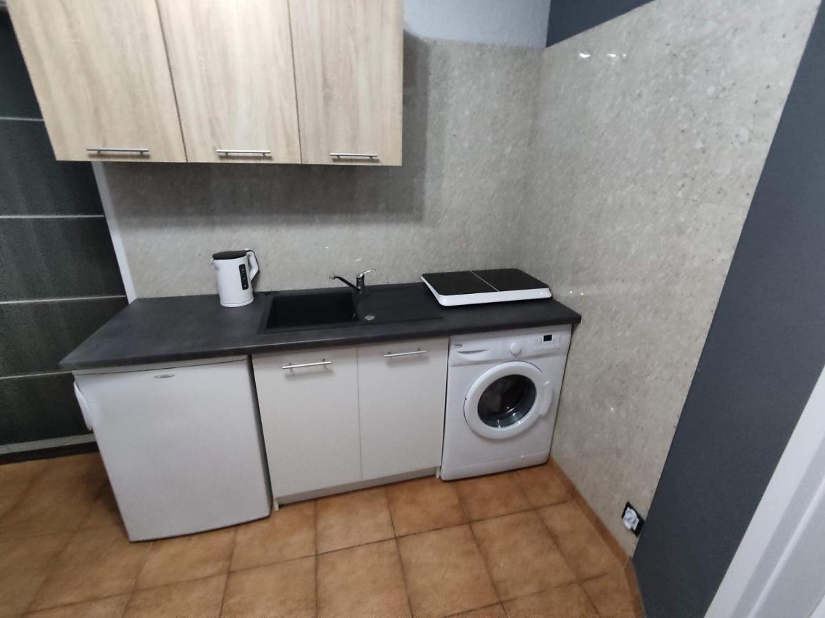 3030 Jana Spychalskiego 32 - Tanie Pokoje W Apartamencie - Samodzielne Zameldowanie - Self Check In Poznań Exteriör bild